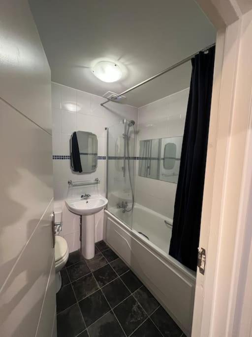Lovely 1 Bedroom Apartment In West Kensington London Exteriör bild